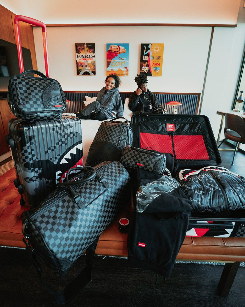 3AM SHARKNAUTICS 29.5ƒ?� FULL-SIZE LUGGAGE