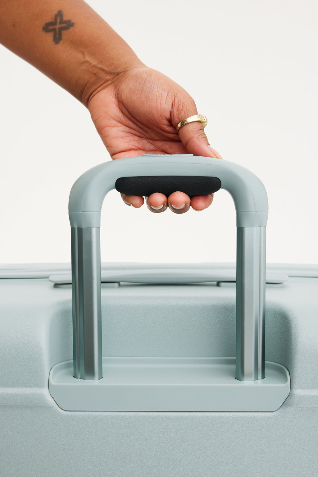 Resale The Medium Check-In Roller in Slate