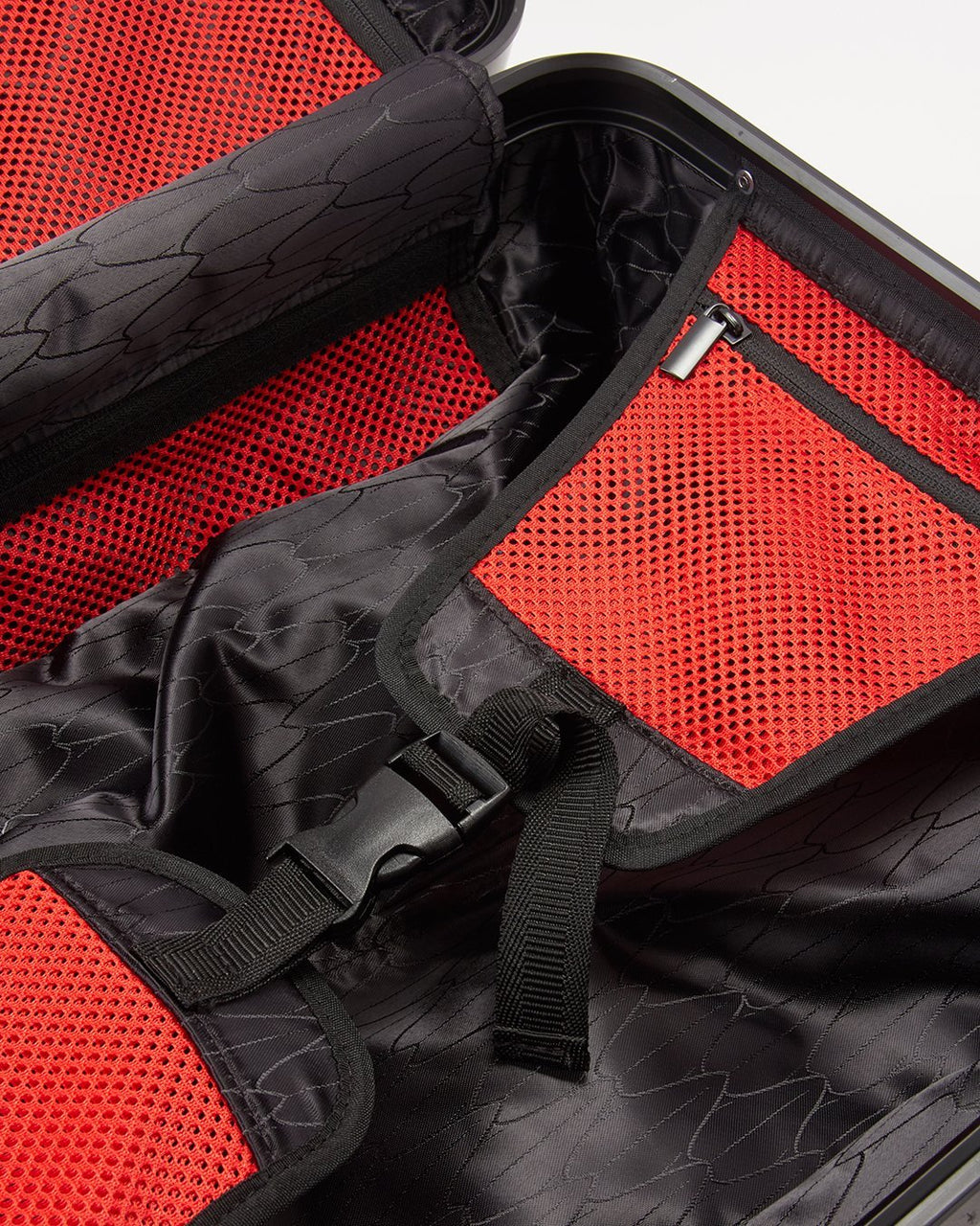 JUNGLE PARIS 21.5ƒ?� CARRY-ON SHARKITECTURE LUGGAGE